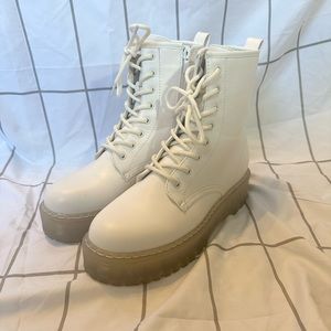 Steve Madden White Bettyy Combat Boots Size 10